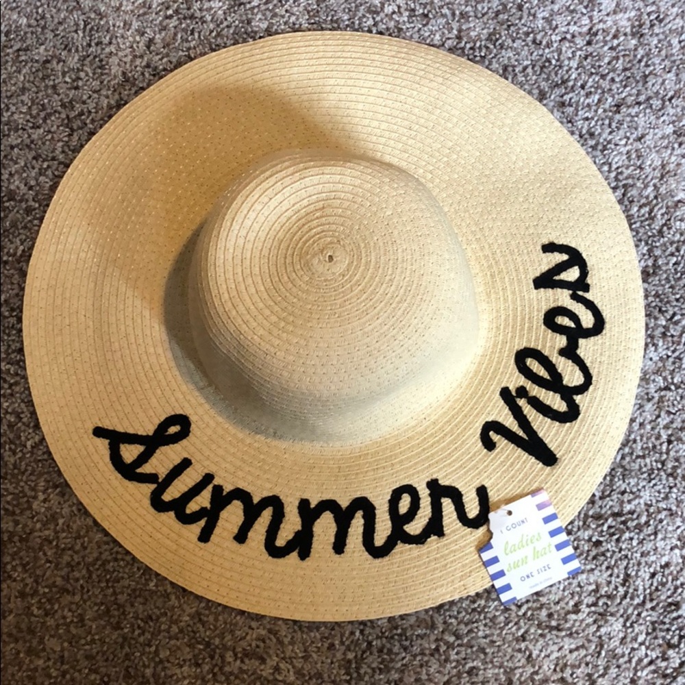 Free w/ Bundle Beachy Hat